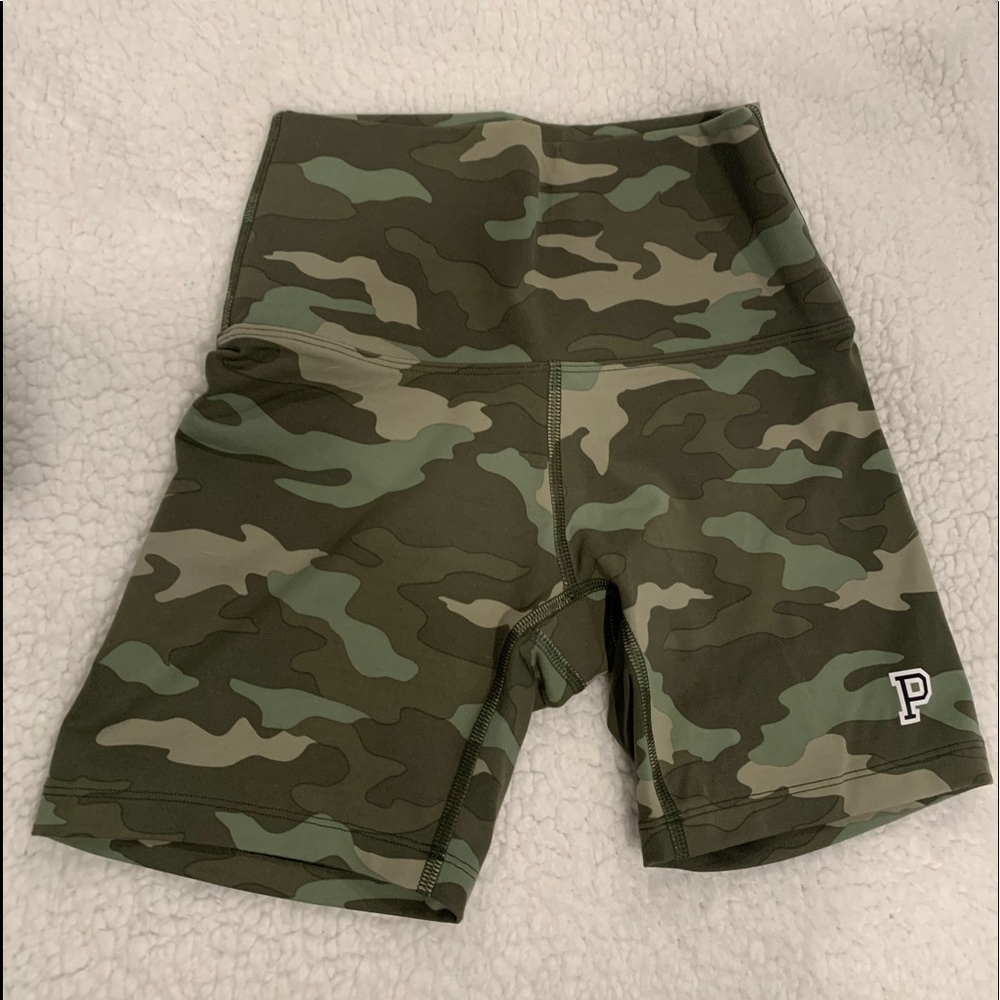 Victoria Secret PINK Camo Shorts. Size xs.